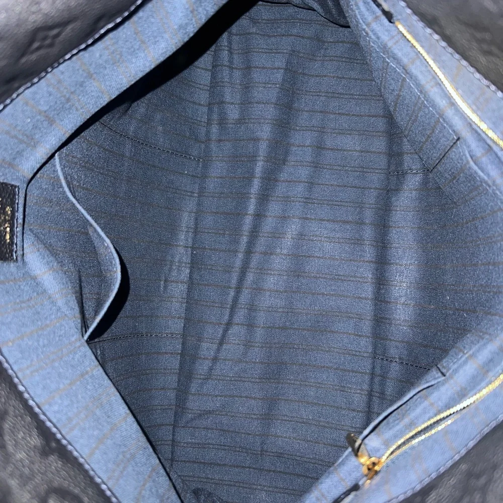 SOLD-Authentic Louis Vuitton Artsy MM Mng Empreinte Infini (Navy) - Picture 4 of 16